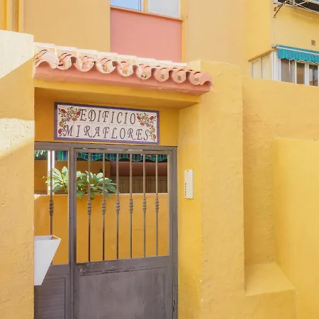 Cubo's Miraflores Del Palo Urban Апартаменты *